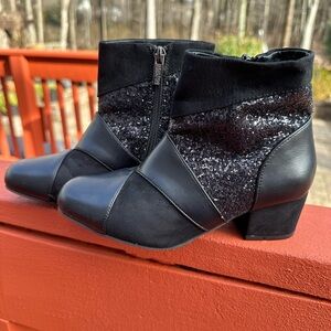 NWOT Kids Black Ankle Boots